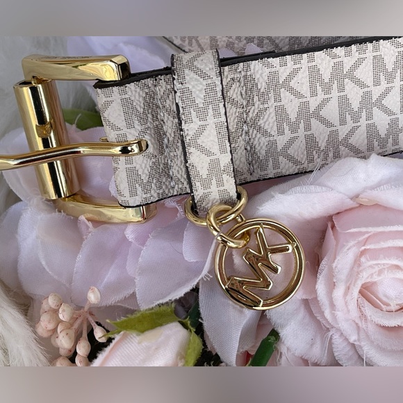 Michael Kors Women's Vanilla Faux Leather Belt - Picture 3 of 11